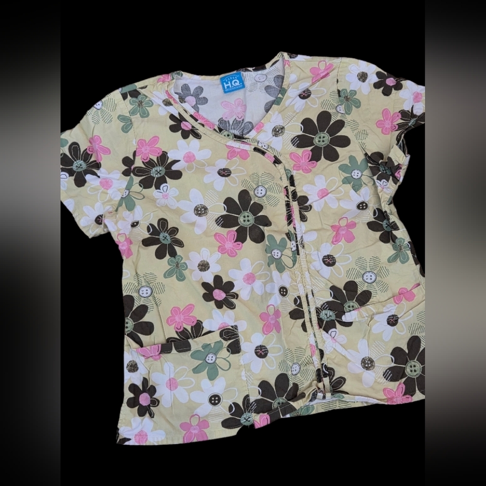 *0858 medical scrub flowers with buttons XL